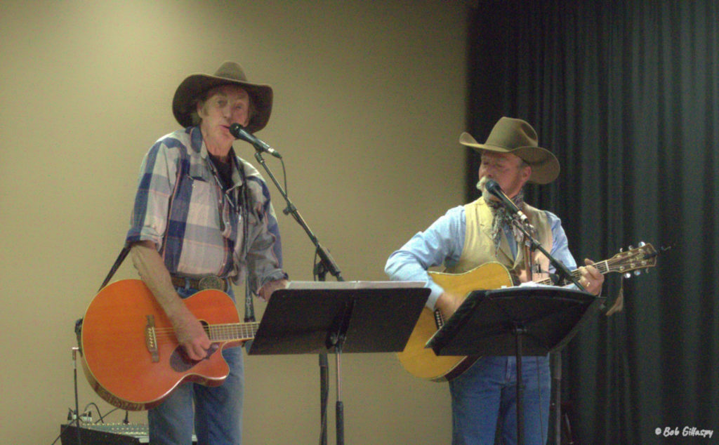 Tim Ross and Rob Dinwoodie entertaining at the dinner.