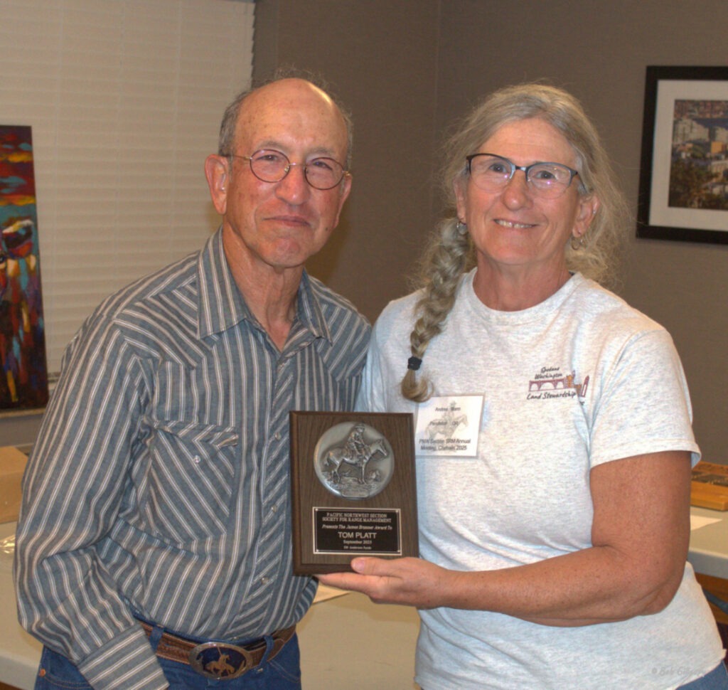 Tom Platt receiving Long-Haul Award.